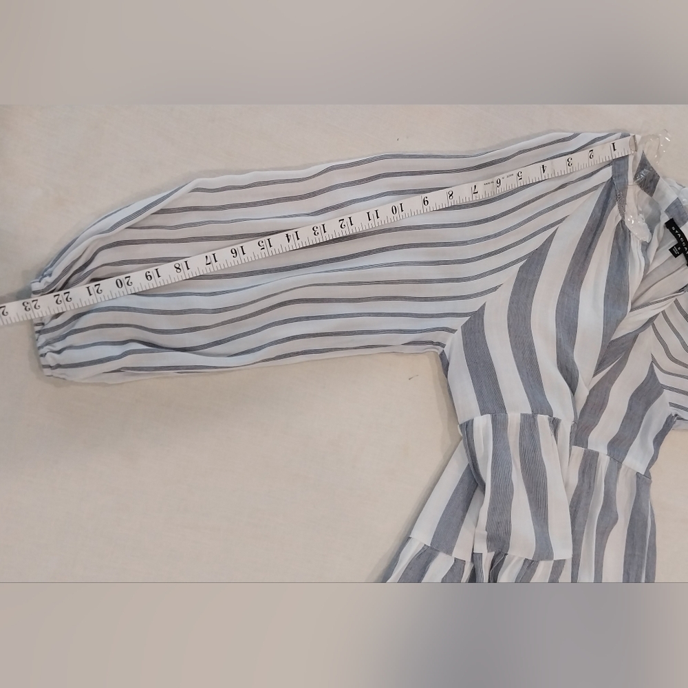 Staccato Gray and White peplum long sleeve v neck Blouse Size Small 100% Rayon - Picture 14 of 14